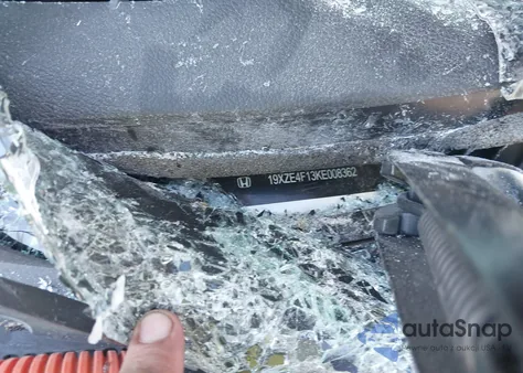 2019 Honda Insight Lx z USA, uszkodzony, nr VIN 19XZE4F13KE008362